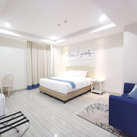 Hampton Suites Davao Stadt Exterior foto