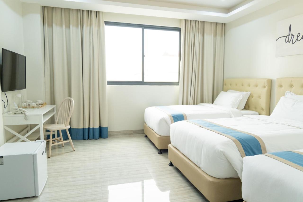 Hampton Suites Davao Stadt Exterior foto