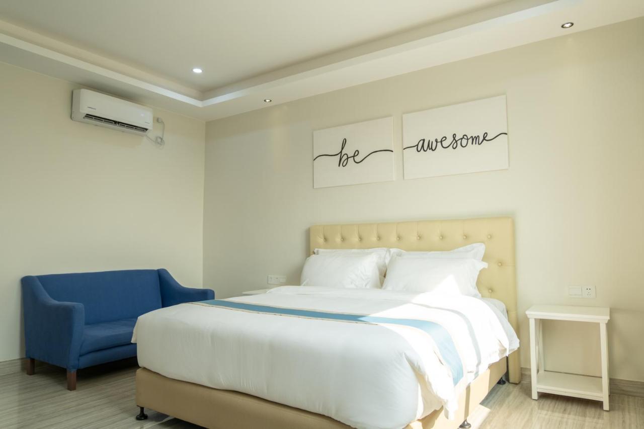 Hampton Suites Davao Stadt Exterior foto