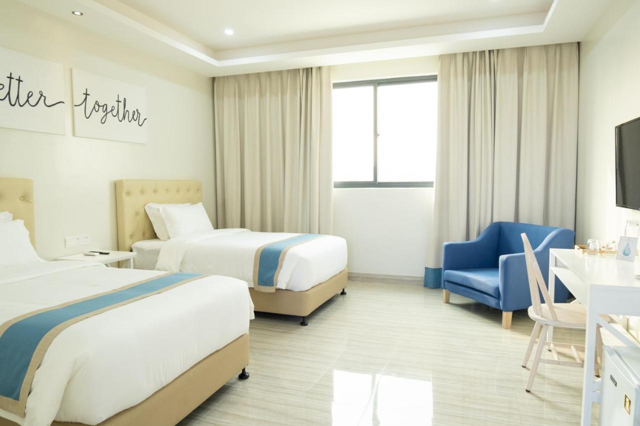 Hampton Suites Davao Stadt Exterior foto