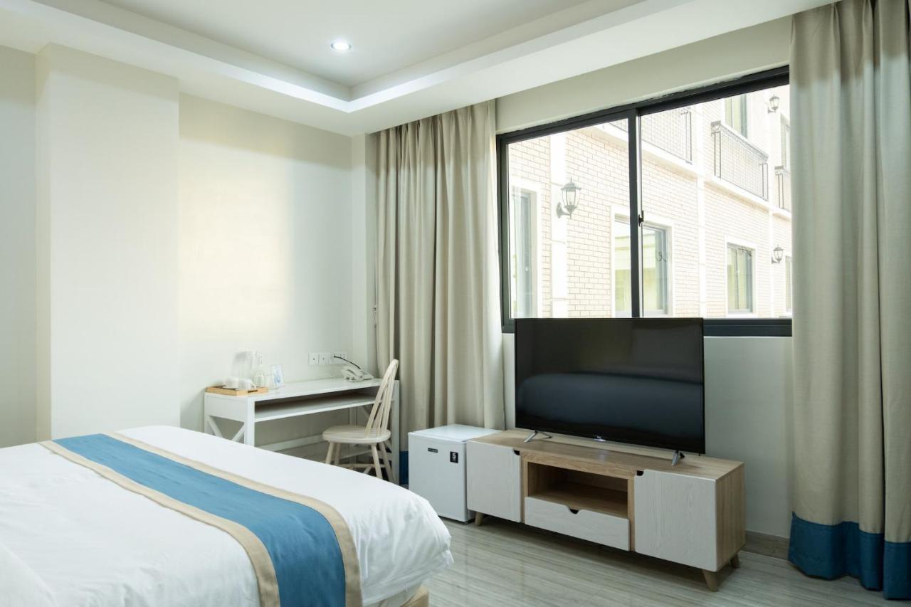 Hampton Suites Davao Stadt Exterior foto