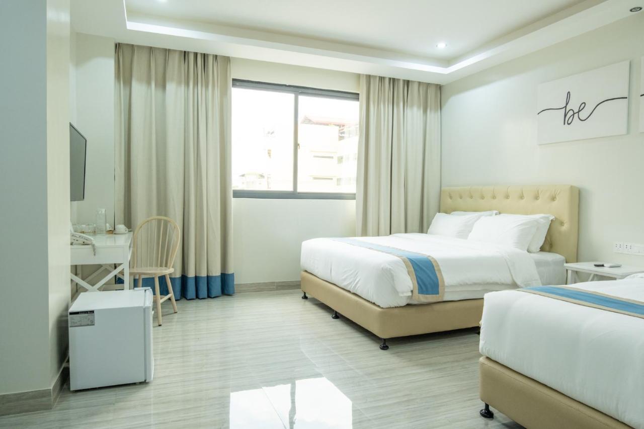 Hampton Suites Davao Stadt Exterior foto