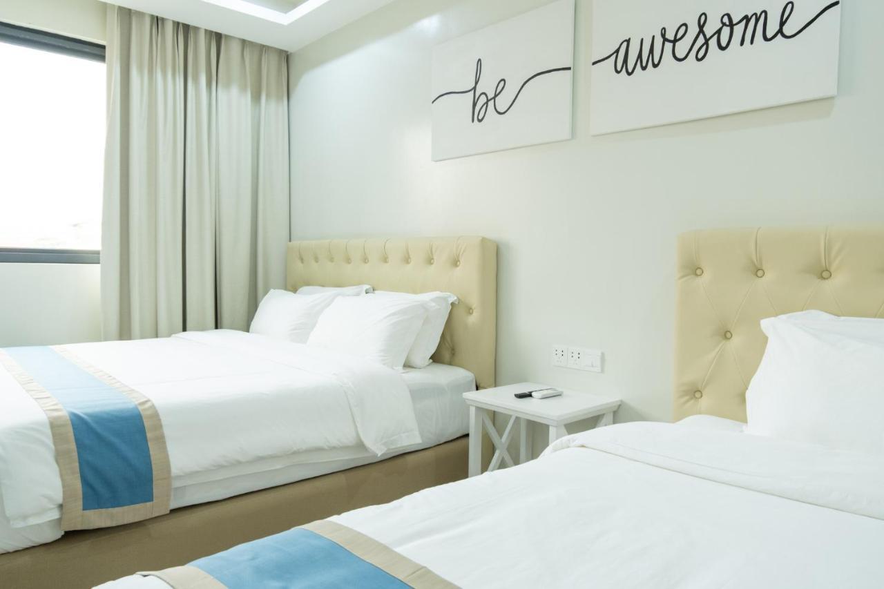 Hampton Suites Davao Stadt Exterior foto